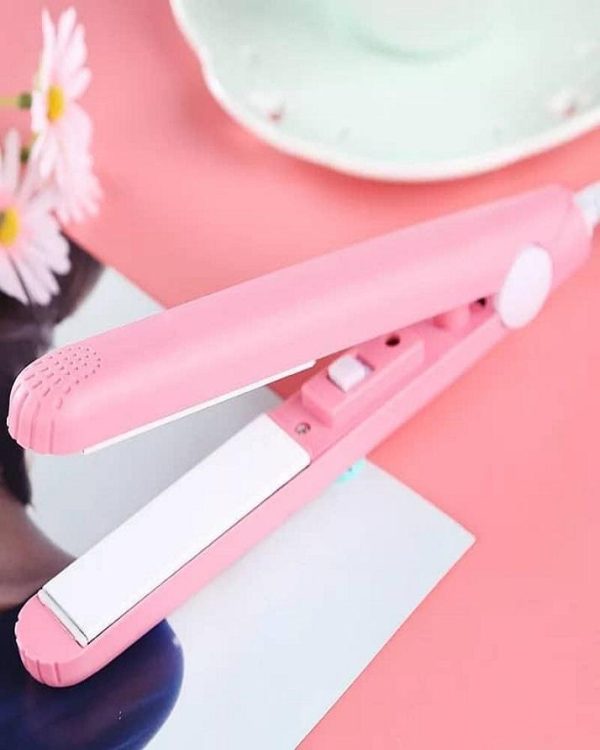 Mini Portable Hair Straightener – Travel-Sized, Fast Heat-Up | Frizz-Free Smoothing Anywhere